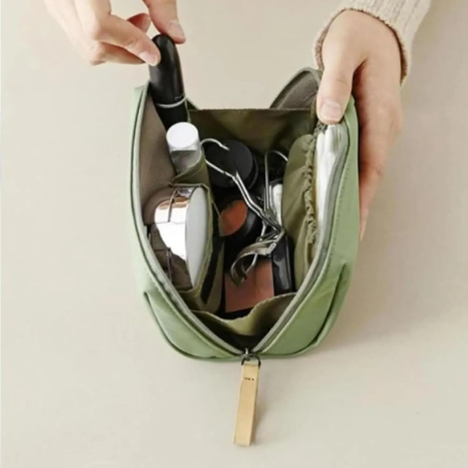 2025 New Mini Streamline Travel Makeup Pouch for Women, Portable Water Resistanttravel Makeup Pouch Ompartmentalized Women's Organizer Compact Storage Pouch (Green)