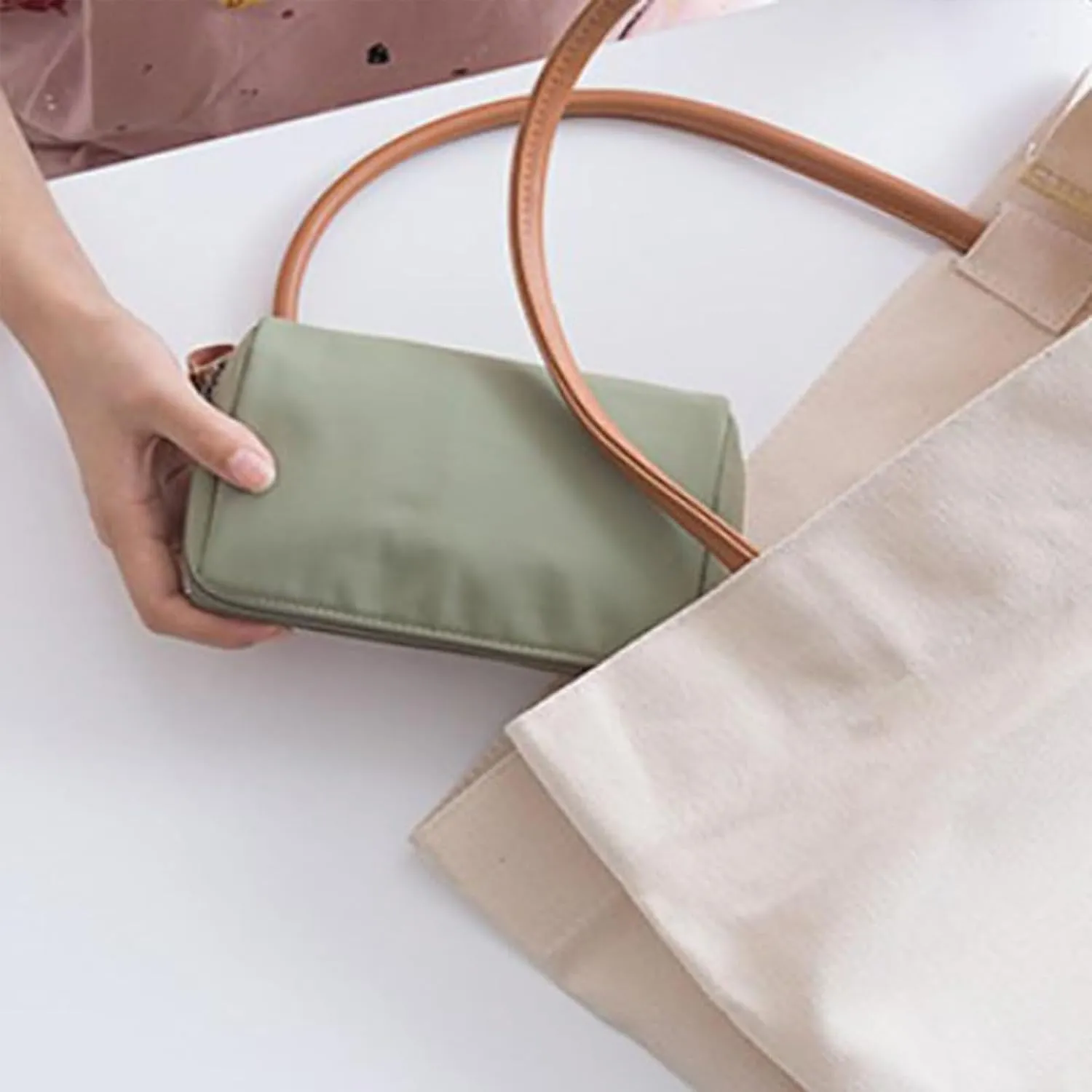 2025 New Mini Streamline Travel Makeup Pouch for Women, Portable Water Resistanttravel Makeup Pouch Ompartmentalized Women's Organizer Compact Storage Pouch (Khaki)