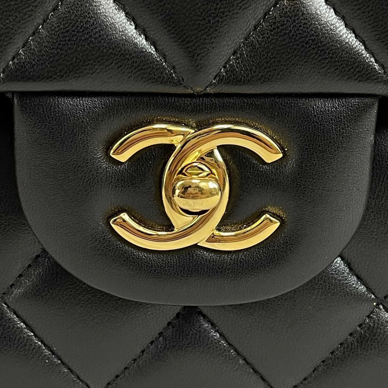 Chanel - Excellent - Quilted Jumbo CC Double Flap Black Lambskin Shoulder Bag