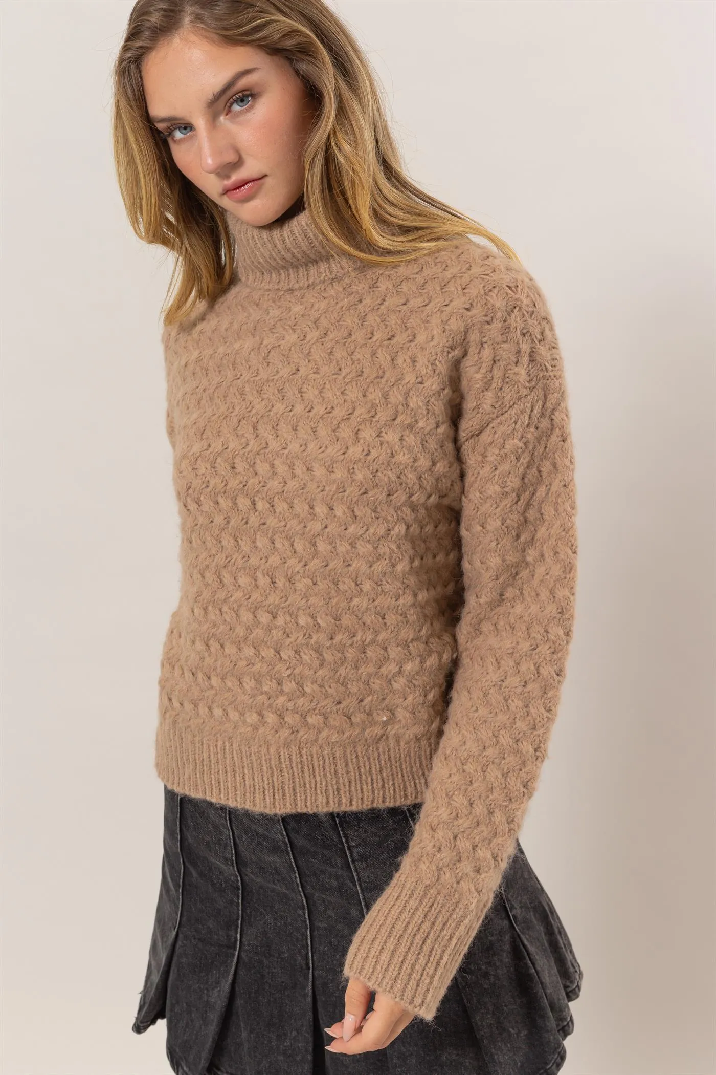 DZ24F608-Turtleneck Sweater