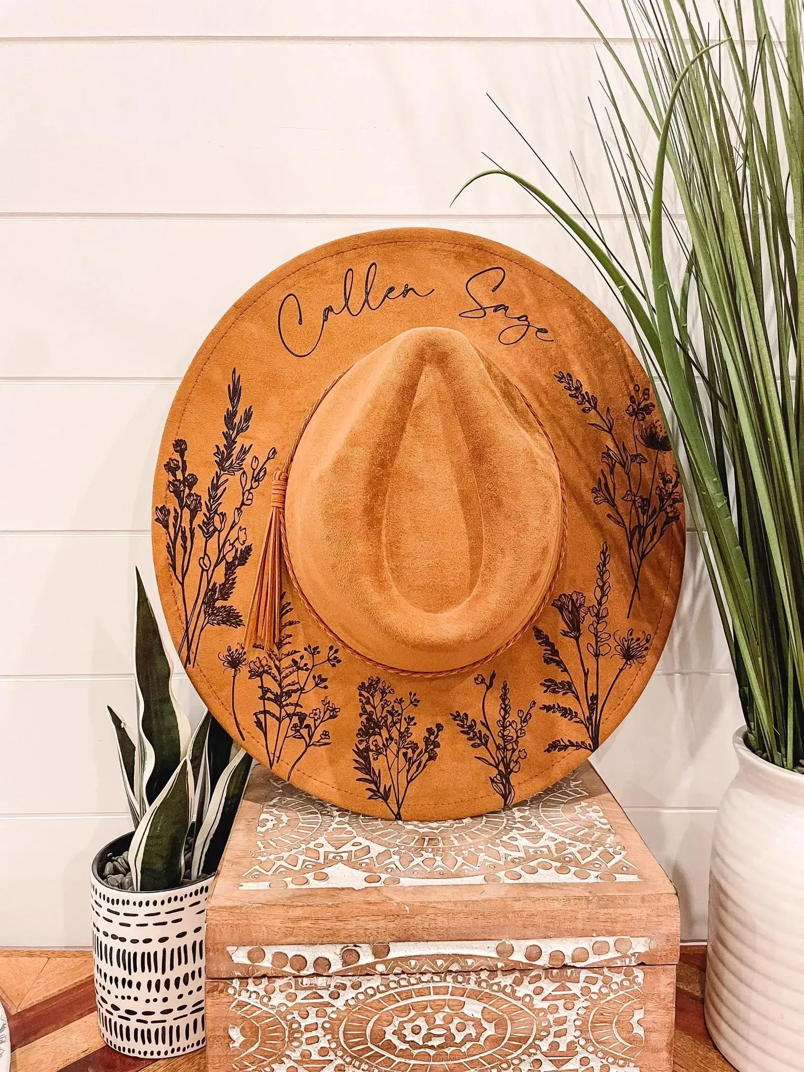 Engraved Floral Hat: Khaki