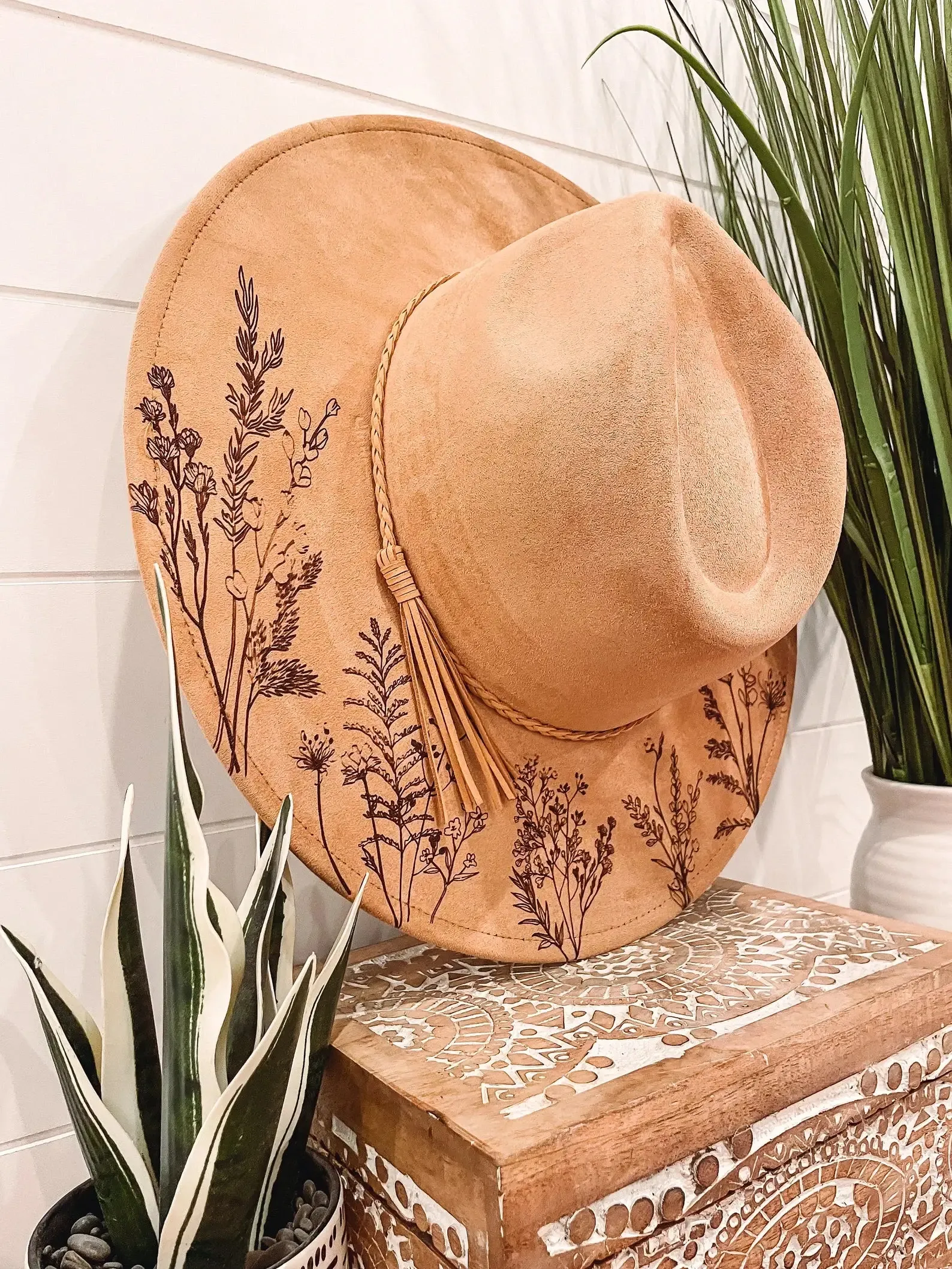 Engraved Floral Hat: Khaki