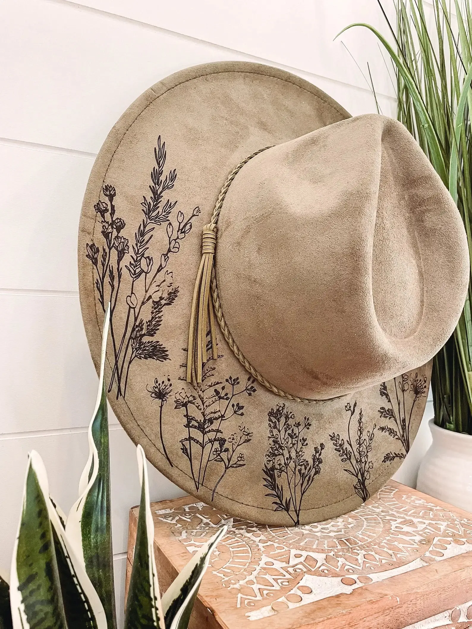 Engraved Floral Hat: Khaki