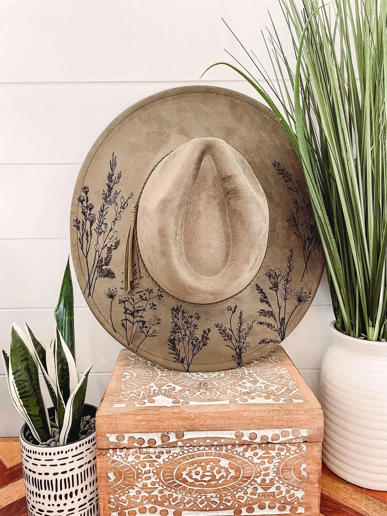 Engraved Floral Hat: Khaki