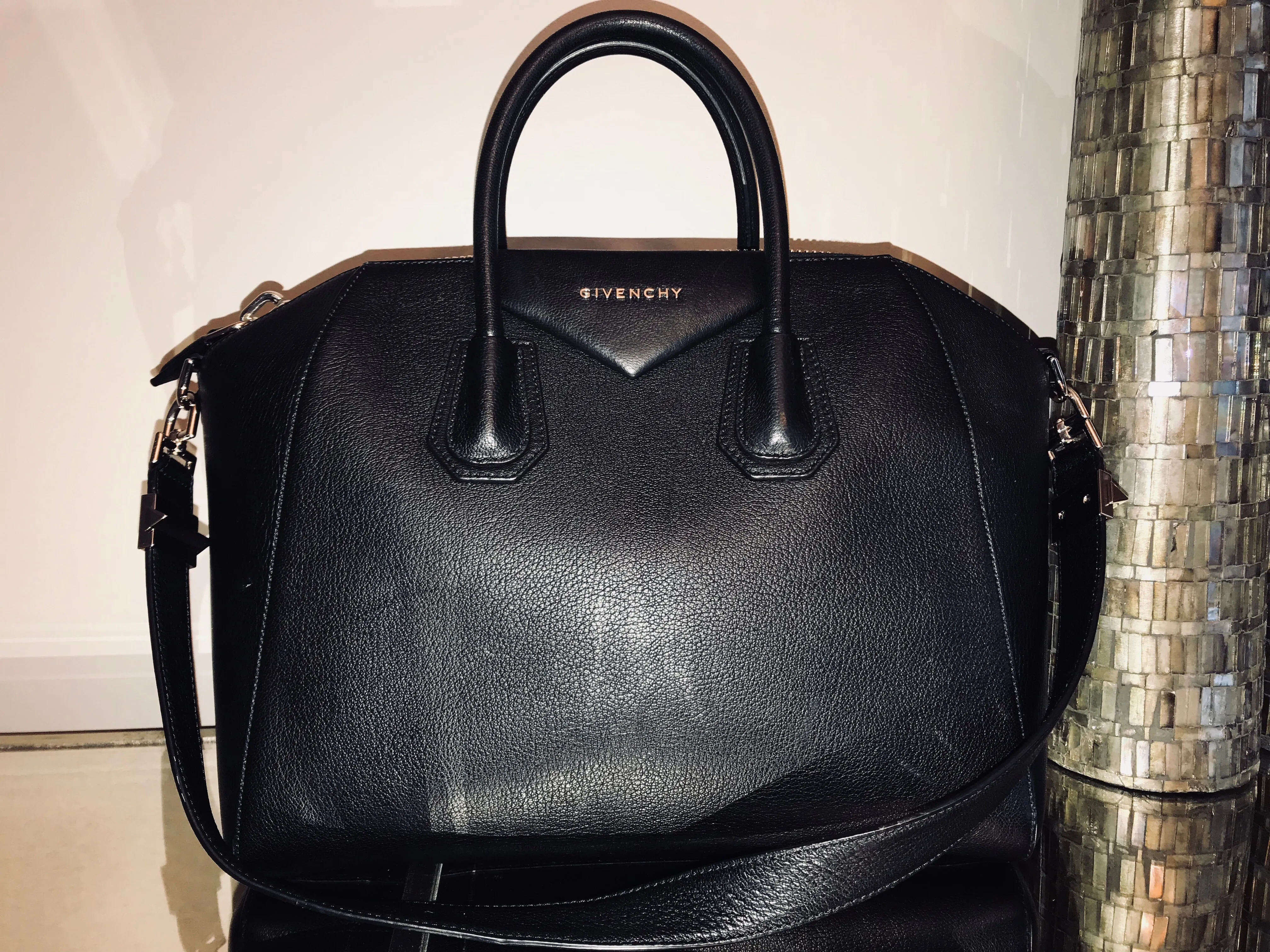 GIVENCHY