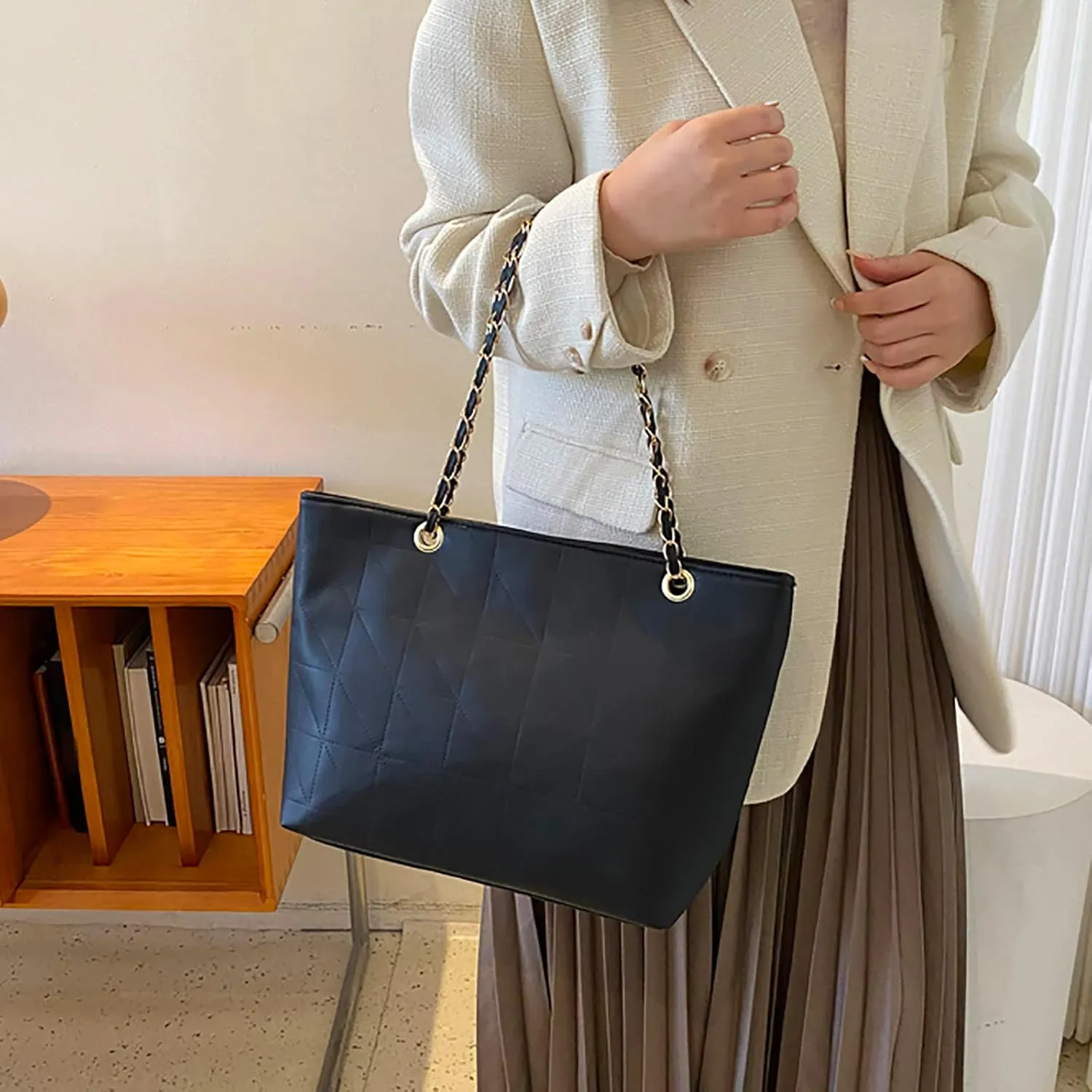 Ladies Fashion Solid Color Leather Diamond Bag Zipper Metal Chain Shoulder Strap Bag Shoulder Bags Men (Black, One Size)