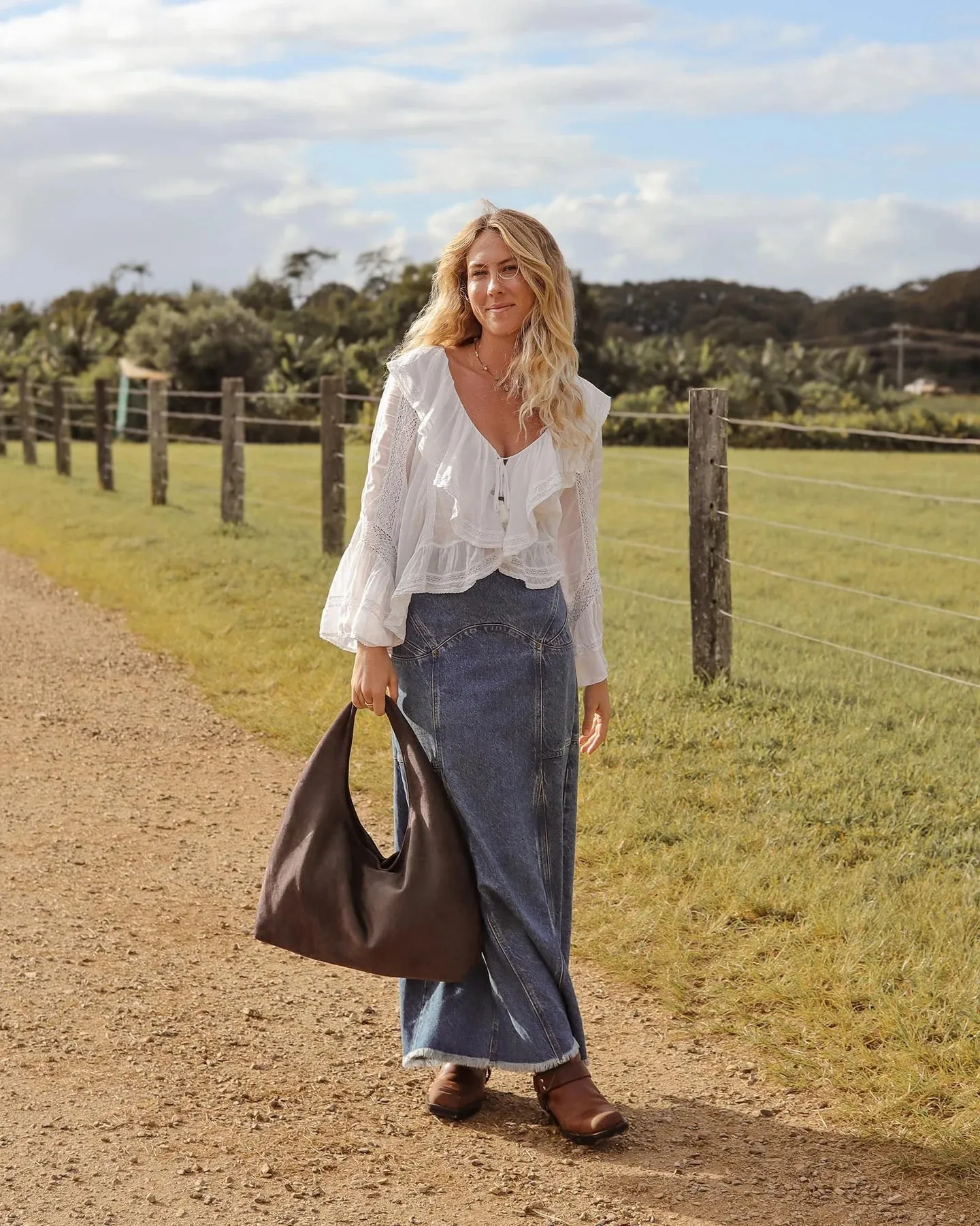 Manaco Shoulder Bag in Suede Choc by Louenhide