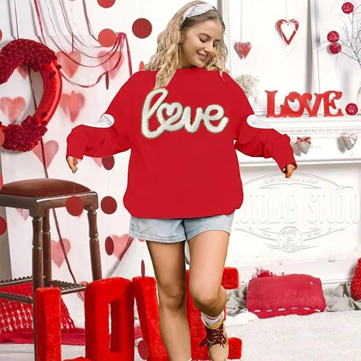Valentine's Sweatshirt Women Love Heart Graphic Pullover Top Chenille Patch Valentines Gifts Shirt
