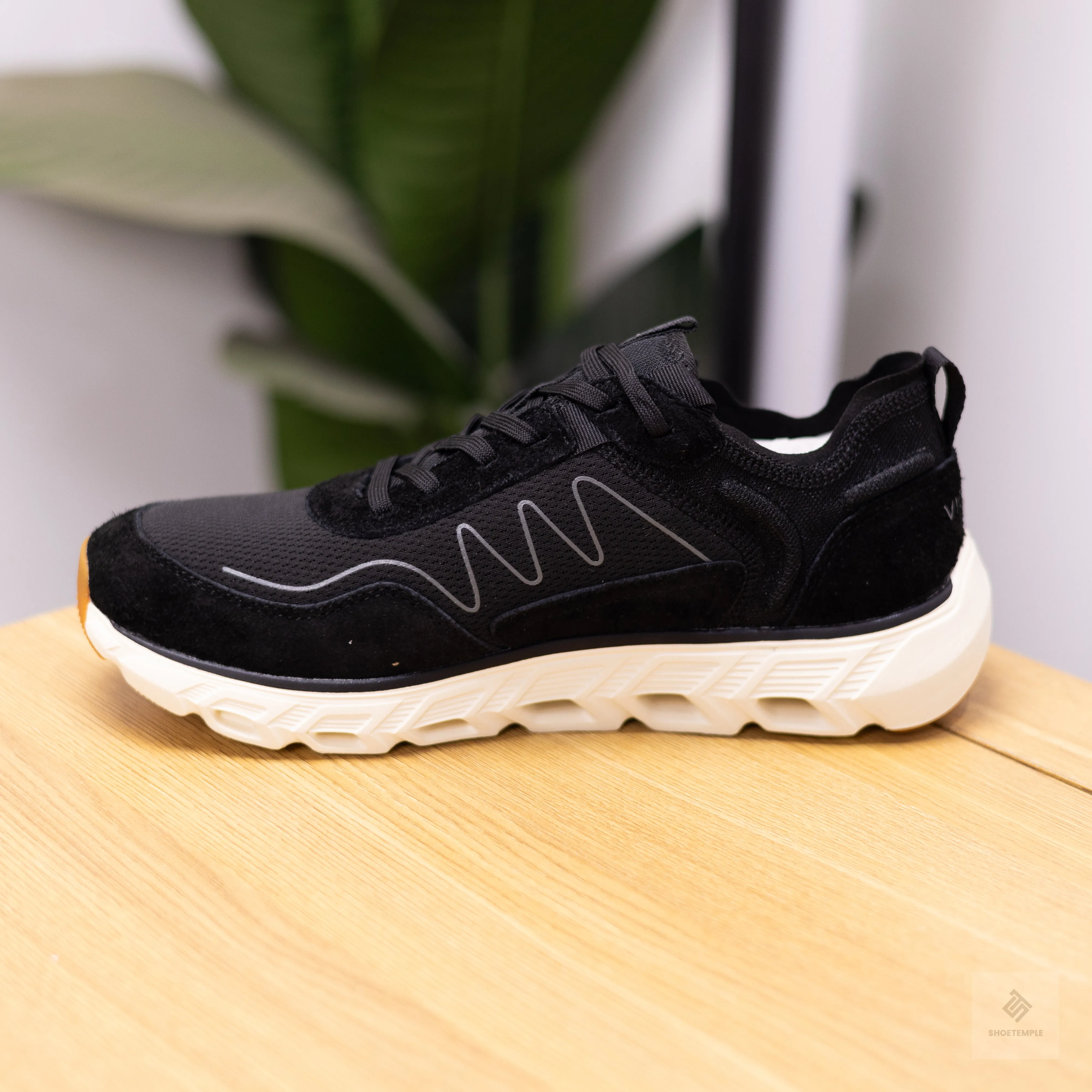 Vionic Sneakers