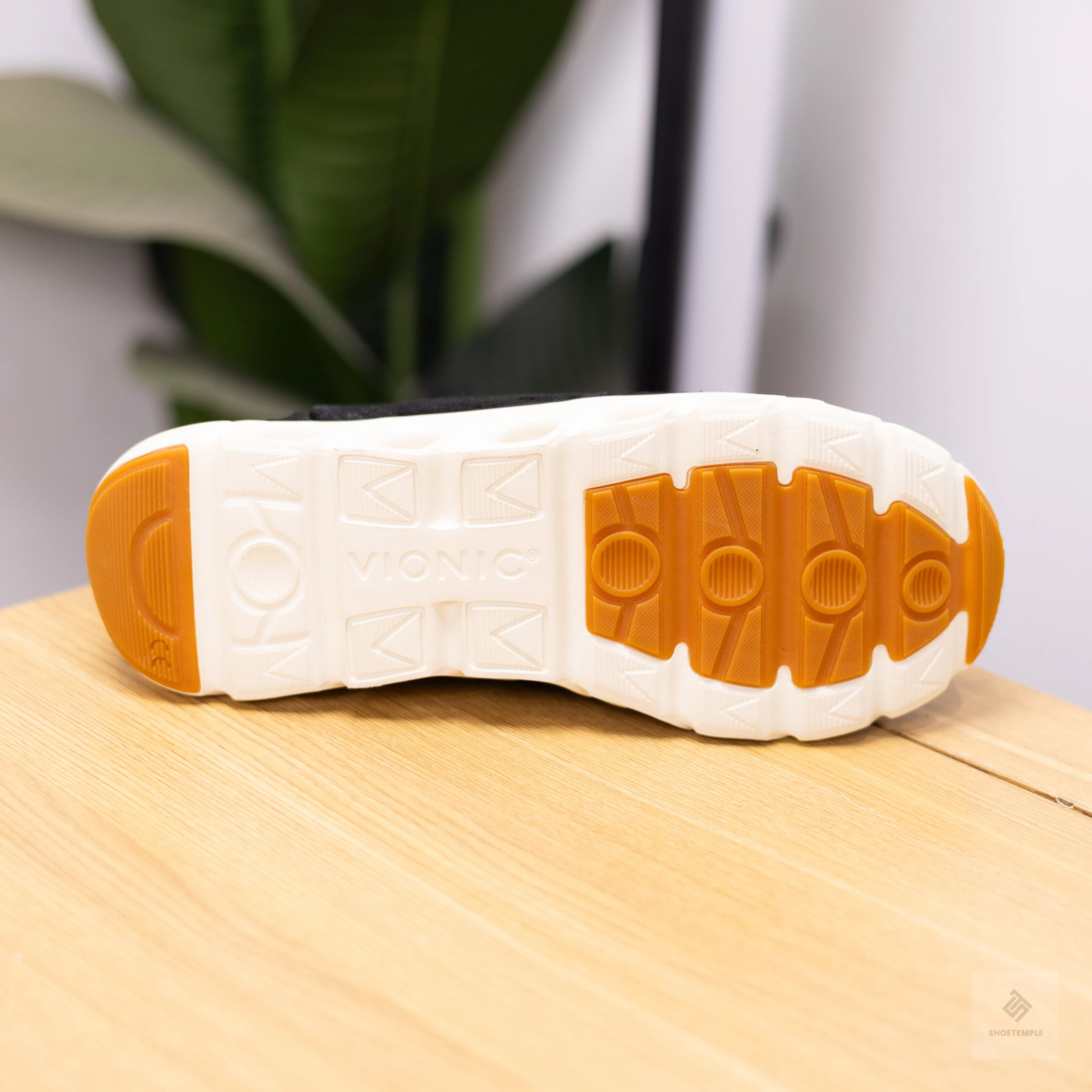 Vionic Sneakers