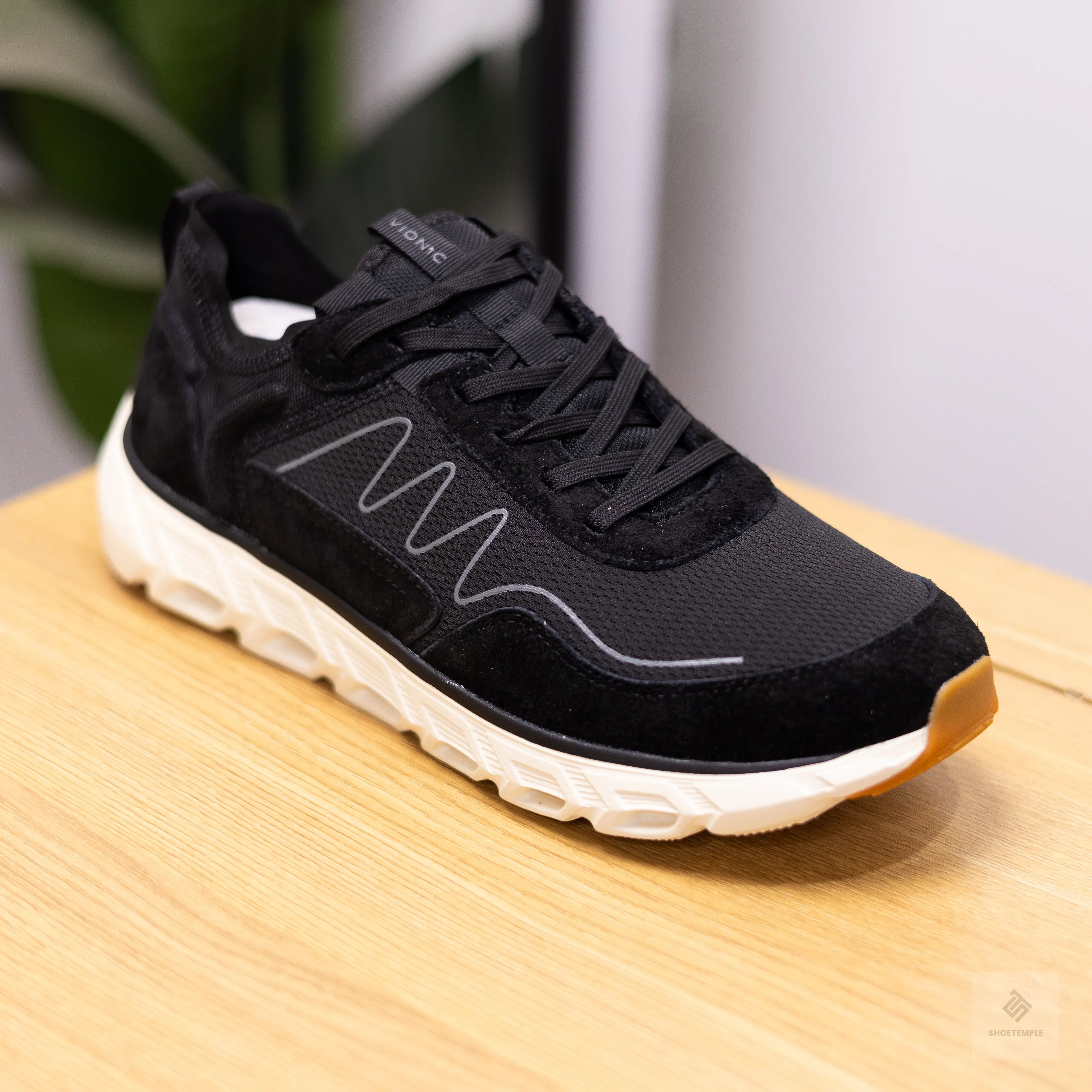 Vionic Sneakers