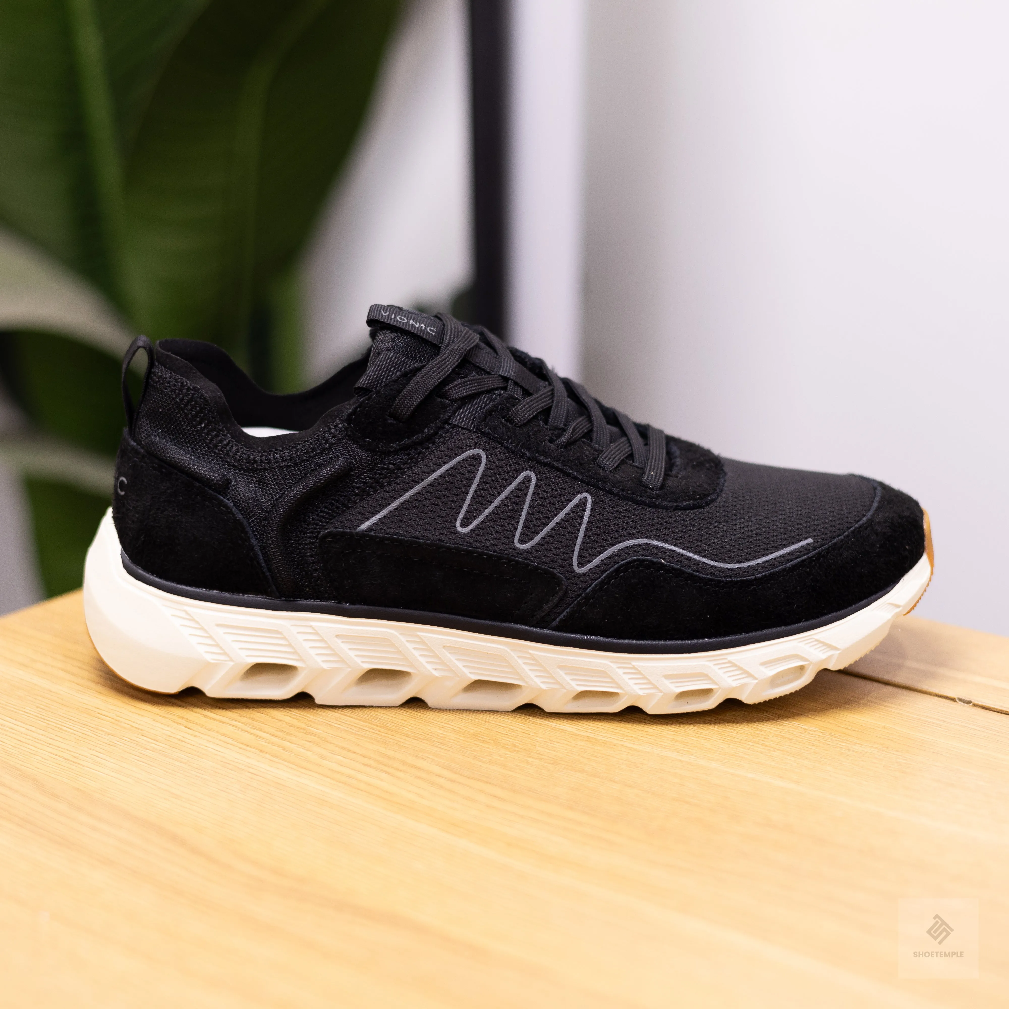 Vionic Sneakers