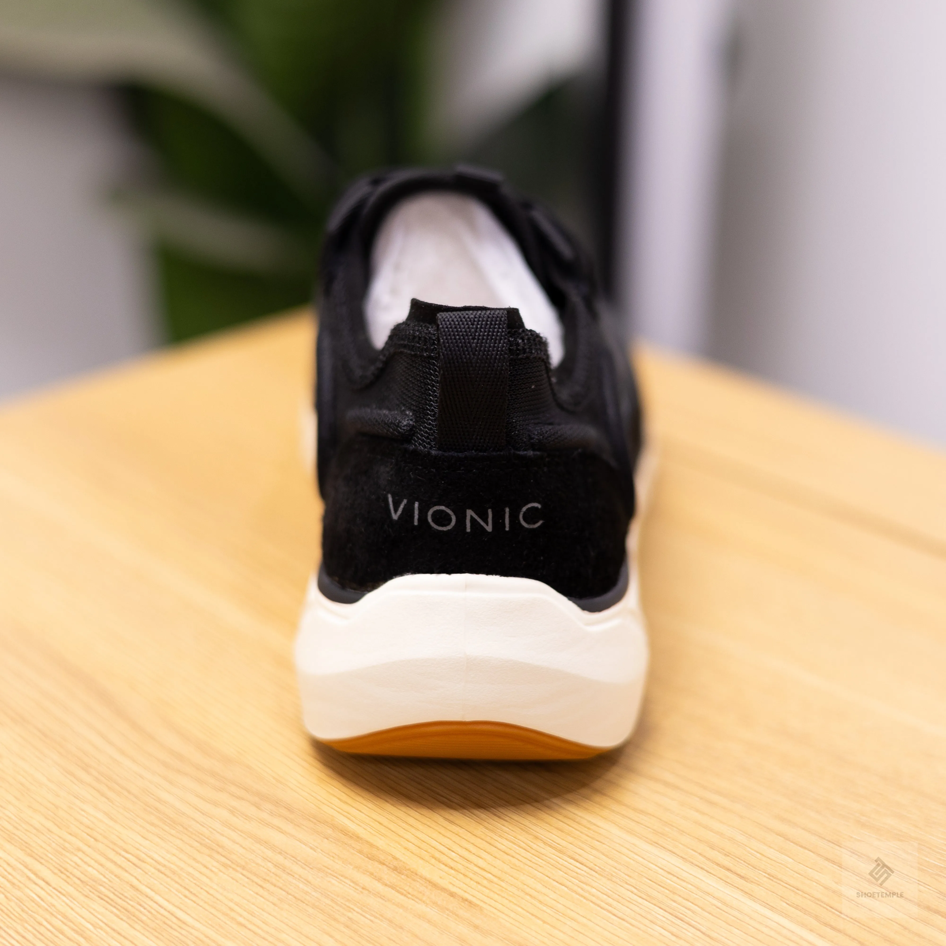 Vionic Sneakers